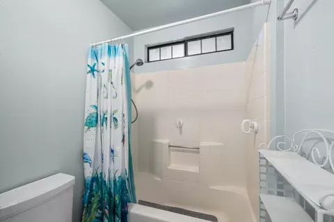 Bath - 22651 Lake Dr, Tehachapi, CA 93561 photo 2 of 4
