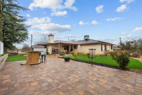 Exterior - 22651 Lake Dr, Tehachapi, CA 93561 photo 6 of 12