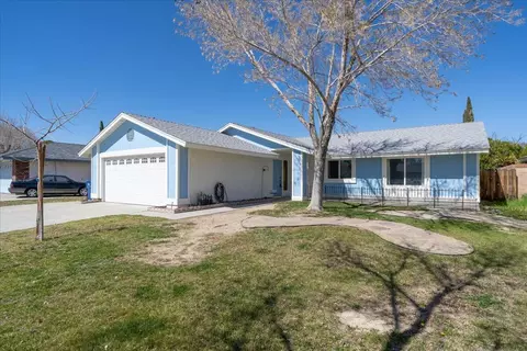 Exterior - 2303 Edam St, Lancaster, CA 93536 photo 2 of 5