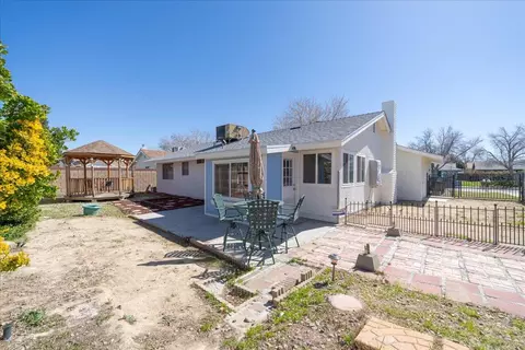 Exterior - 2303 Edam St, Lancaster, CA 93536 photo 4 of 5