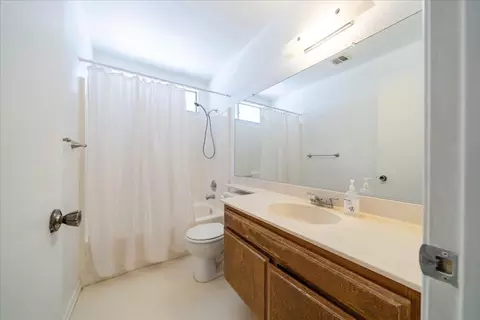 Bath - 2303 Edam St, Lancaster, CA 93536 photo 1 of 2