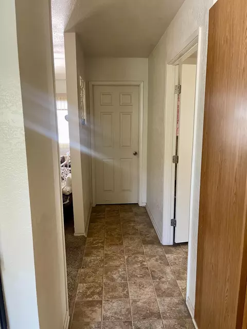 Entry Way - 3192 Melton Dr, Mojave, CA 93501 photo 1 of 2