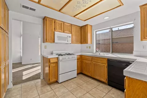 Kitchen - 43857 5th St E, Lancaster, CA 93535 photo 4 of 5