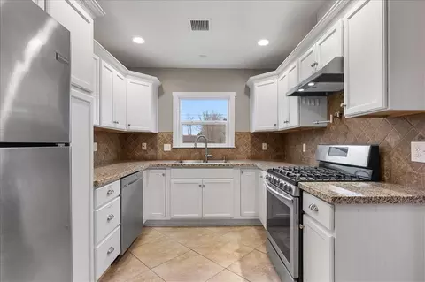 Kitchen - 425 D St E, Tehachapi, CA 93561 photo 1 of 1