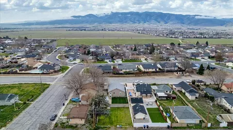 View/Area - 425 D St E, Tehachapi, CA 93561 photo 2 of 5