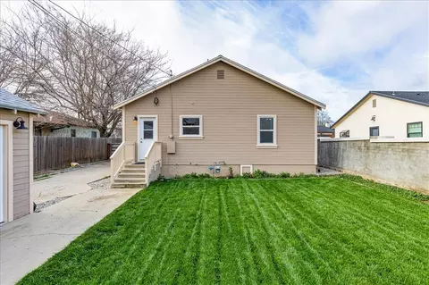 Exterior - 425 D St E, Tehachapi, CA 93561 photo 3 of 8