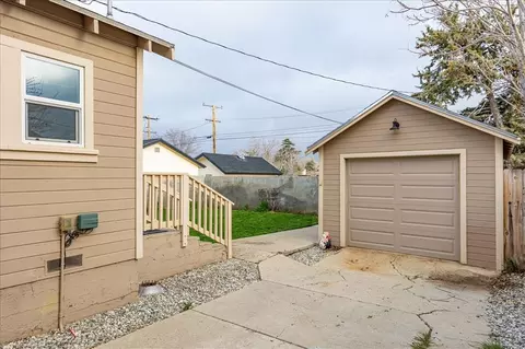 Exterior - 425 D St E, Tehachapi, CA 93561 photo 5 of 8