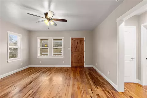 Entry Way - 425 D St E, Tehachapi, CA 93561 photo 1 of 4