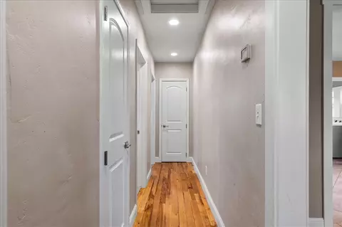 Entry Way - 425 D St E, Tehachapi, CA 93561 photo 4 of 4