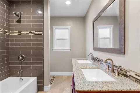 Bath - 425 D St E, Tehachapi, CA 93561 photo 1 of 1