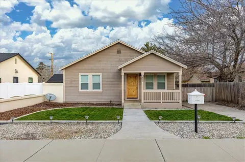 Exterior - 425 D St E, Tehachapi, CA 93561 photo 1 of 8