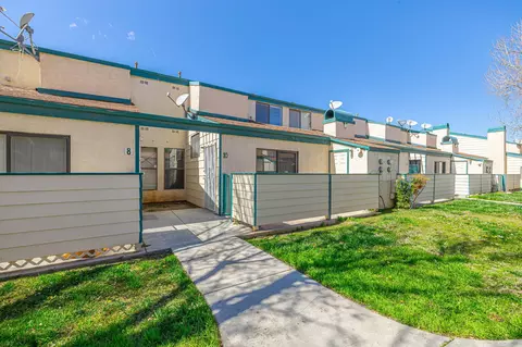 44460 15th St #10, Lancaster, CA 93535