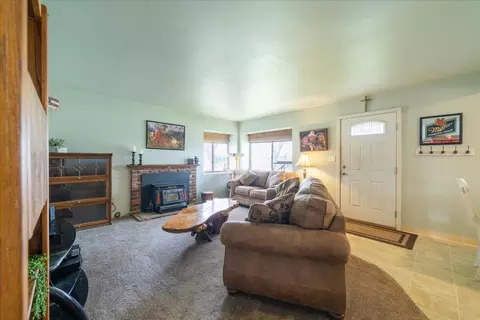44320 4th St E, Lancaster, CA 93535 photo 3