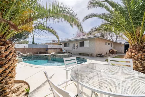 44320 4th St E, Lancaster, CA 93535 photo 2