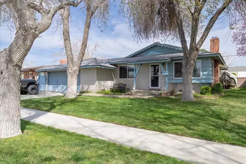 44320 4th St E, Lancaster, CA 93535