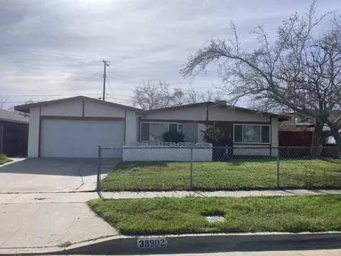 38902 Foxholm Dr W, Palmdale, CA 93551