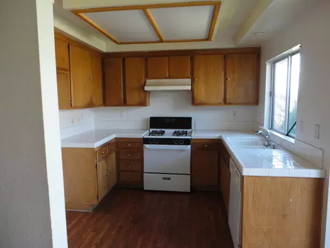 2113 Lightcap St, Lancaster, CA 93535 photo 4