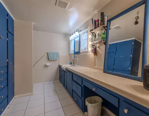 Bath - 534 C St E, Tehachapi, CA 93561 photo 2 of 4