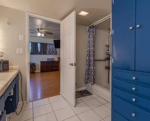 Bath - 534 C St E, Tehachapi, CA 93561 photo 3 of 4