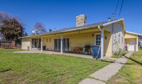 Exterior - 534 C St E, Tehachapi, CA 93561 photo 5 of 6