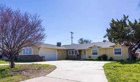 Exterior - 534 C St E, Tehachapi, CA 93561 photo 3 of 6