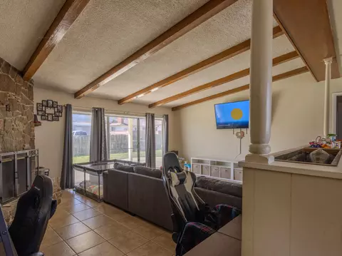 Living - 534 C St E, Tehachapi, CA 93561 photo 3 of 3