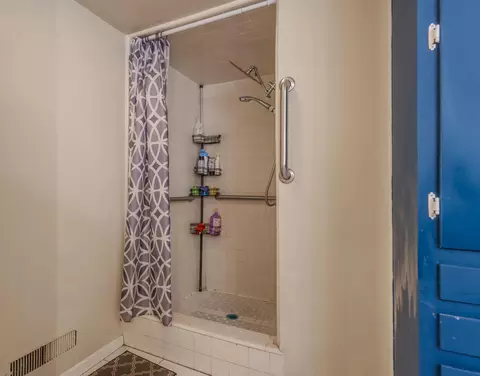 Bath - 534 C St E, Tehachapi, CA 93561 photo 4 of 4
