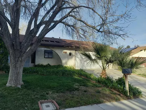 Exterior - 44813 Hanstead Ave, Lancaster, CA 93535 photo 5 of 5