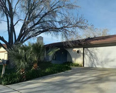 Exterior - 44813 Hanstead Ave, Lancaster, CA 93535 photo 2 of 5