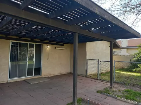 Exterior - 44813 Hanstead Ave, Lancaster, CA 93535 photo 4 of 5