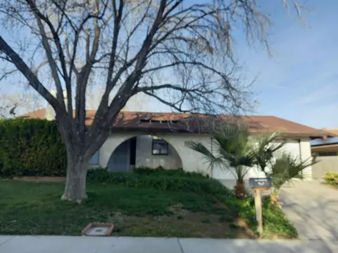 44813 Hanstead Ave, Lancaster, CA 93535
