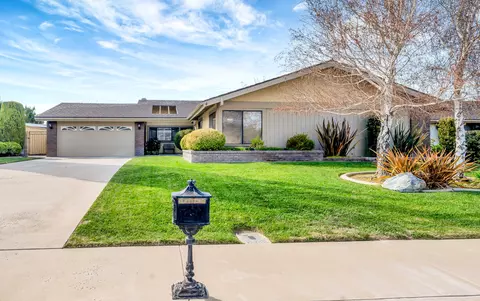 Exterior - 44037 Precise St, Lancaster, CA 93536 photo 7 of 20