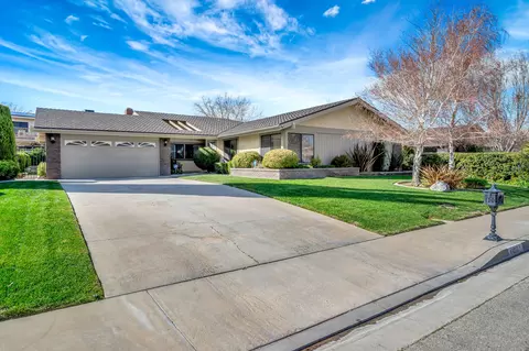 Exterior - 44037 Precise St, Lancaster, CA 93536 photo 6 of 20