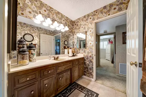 Bath - 44037 Precise St, Lancaster, CA 93536 photo 4 of 11