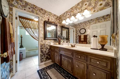 Bath - 44037 Precise St, Lancaster, CA 93536 photo 2 of 11
