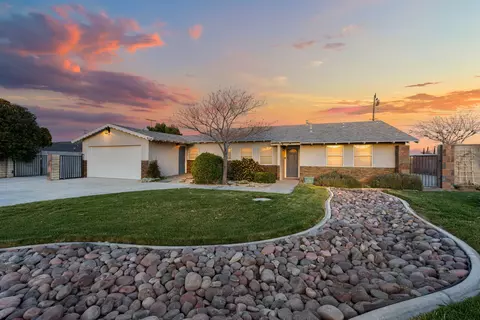 41642 47th St W, Quartz Hill, CA 93536