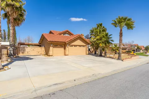 6109 Phaeton Pl, Quartz Hill, CA 93536 photo 2