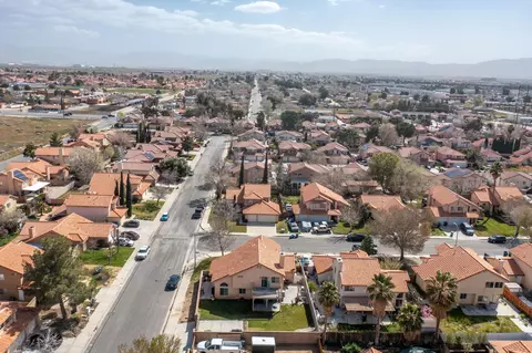 View/Area - 657 Martha Ct, Lancaster, CA 93535 photo 2 of 10