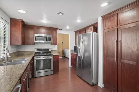 Kitchen - 657 Martha Ct, Lancaster, CA 93535 photo 3 of 5