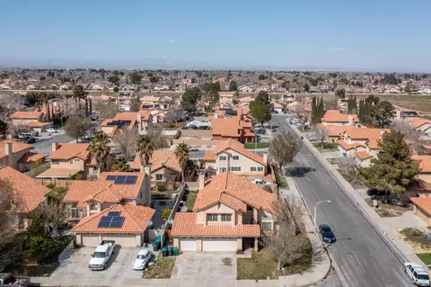 View/Area - 657 Martha Ct, Lancaster, CA 93535 photo 4 of 10