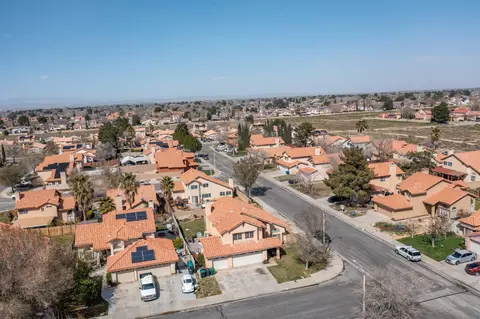 View/Area - 657 Martha Ct, Lancaster, CA 93535 photo 3 of 10