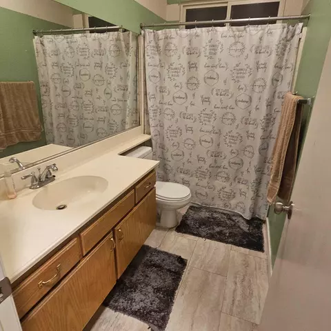 Bath - 36833 57th St E, Palmdale, CA 93552 photo 1 of 2