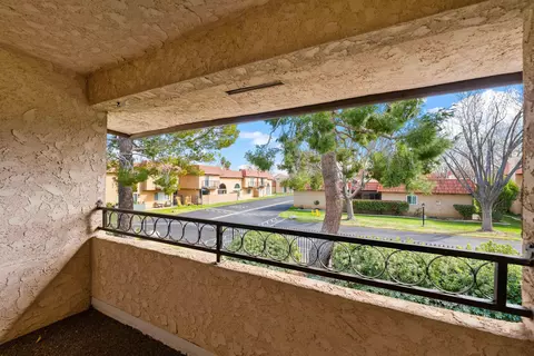 Exterior - 208 Eagle Ln, Palmdale, CA 93551 photo 5 of 16