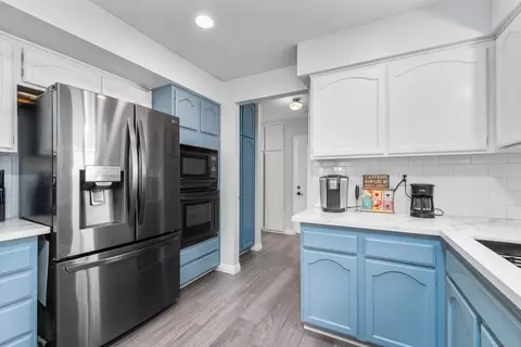 Kitchen - 208 Eagle Ln, Palmdale, CA 93551 photo 3 of 4
