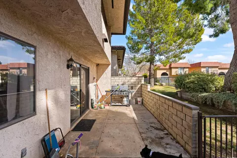 Exterior - 208 Eagle Ln, Palmdale, CA 93551 photo 11 of 16