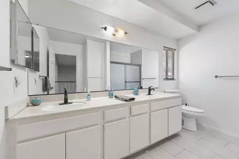 Bath - 208 Eagle Ln, Palmdale, CA 93551 photo 3 of 3