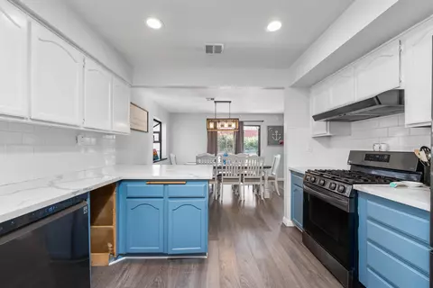 Kitchen - 208 Eagle Ln, Palmdale, CA 93551 photo 4 of 4