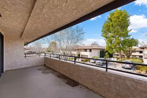 Exterior - 208 Eagle Ln, Palmdale, CA 93551 photo 7 of 16