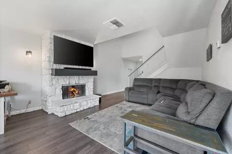 Living - 208 Eagle Ln, Palmdale, CA 93551 photo 2 of 4
