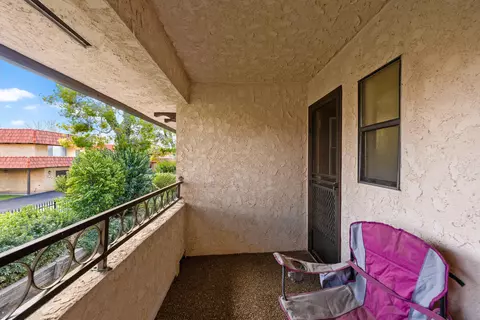 Exterior - 208 Eagle Ln, Palmdale, CA 93551 photo 6 of 16